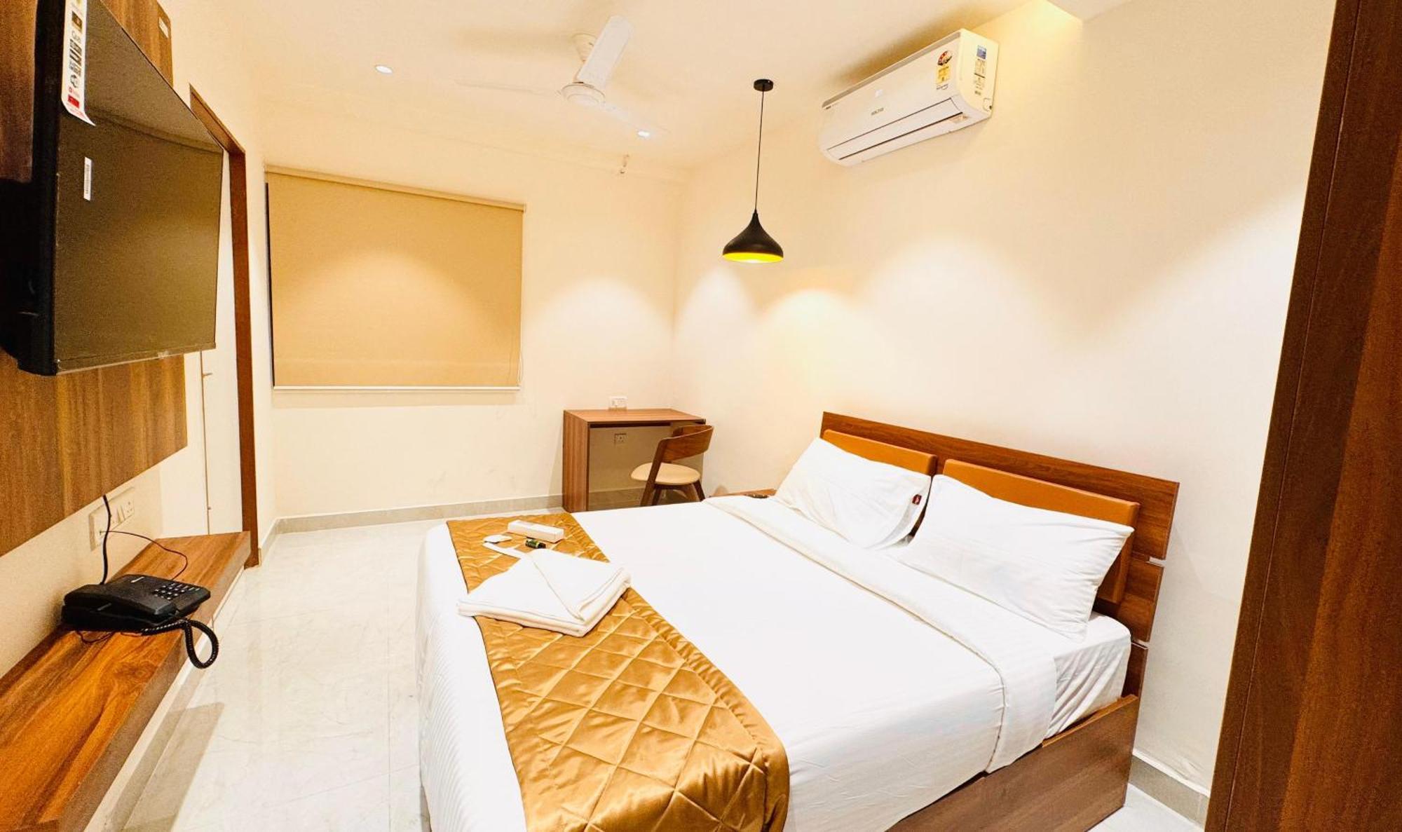 Hotel Star Avenue - Indiranagar Bangalore Esterno foto