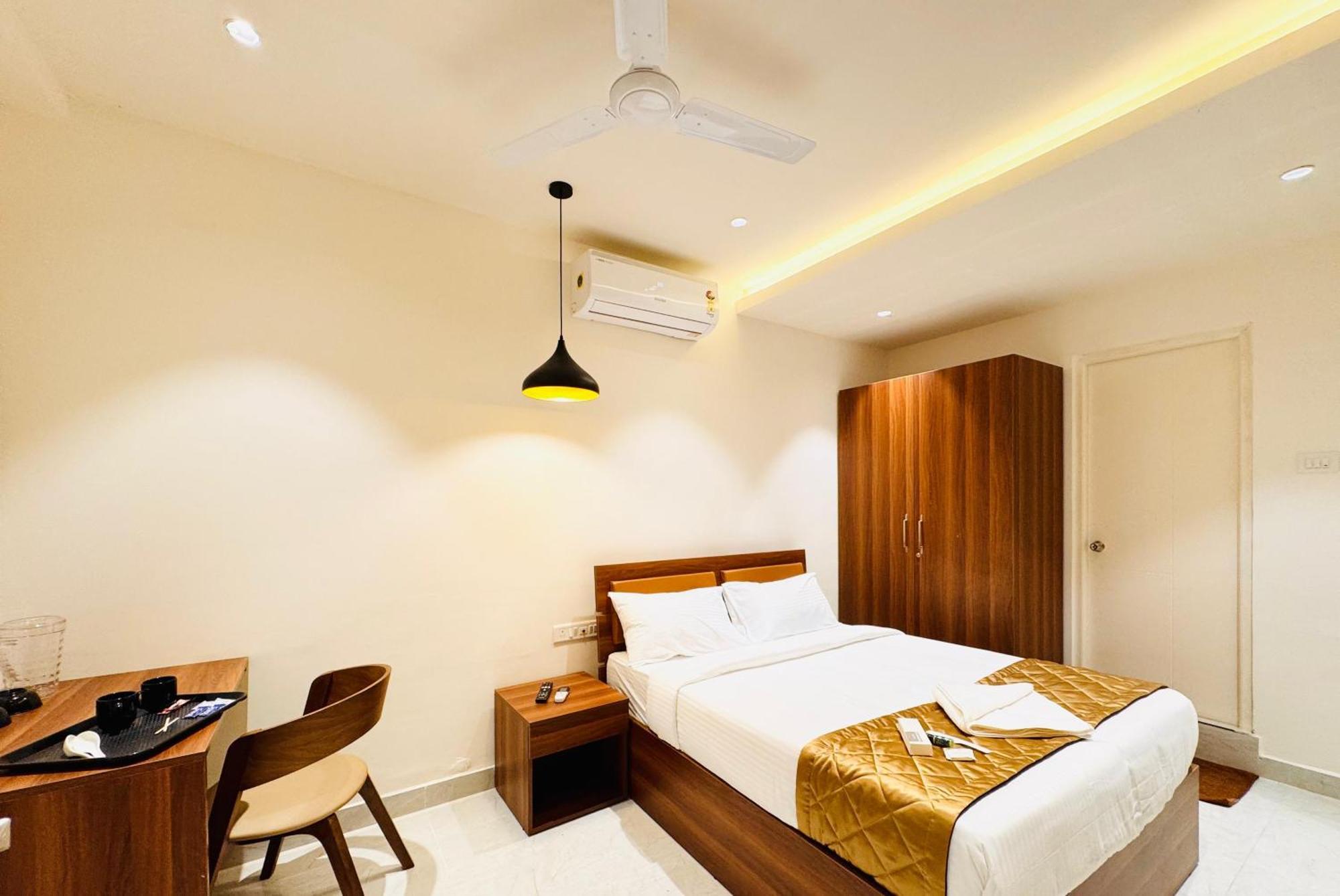 Hotel Star Avenue - Indiranagar Bangalore Esterno foto