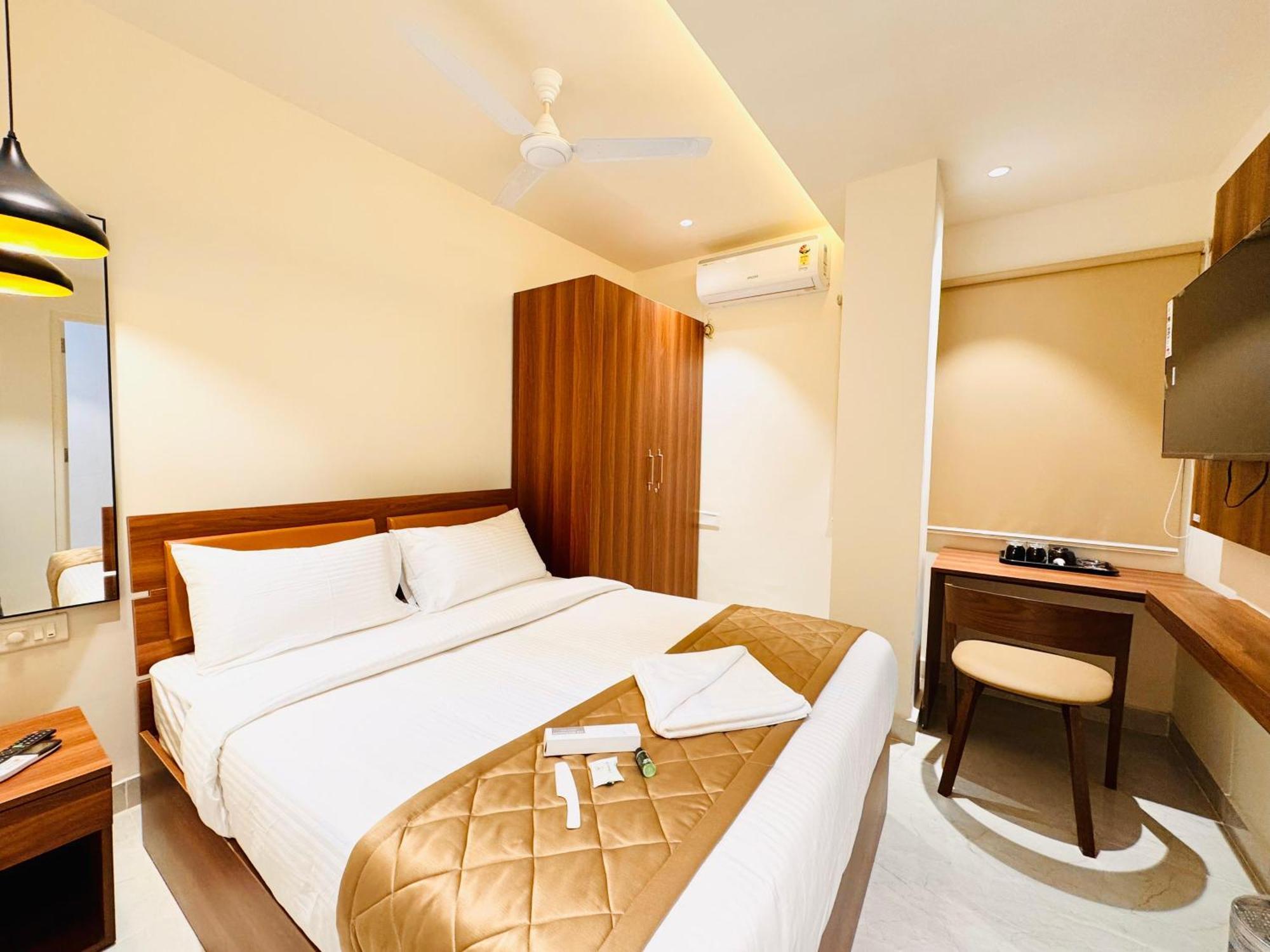 Hotel Star Avenue - Indiranagar Bangalore Esterno foto