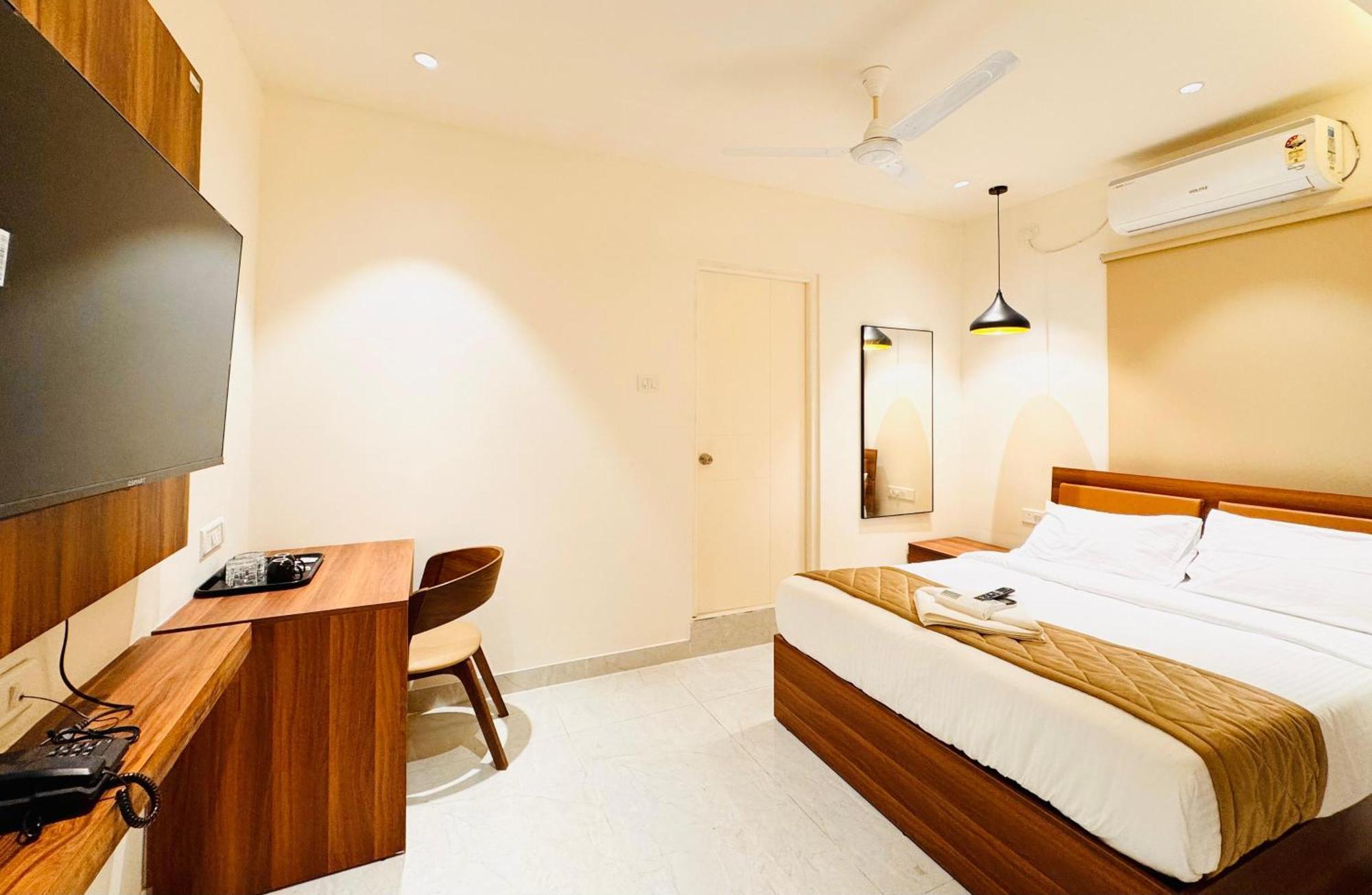 Hotel Star Avenue - Indiranagar Bangalore Esterno foto