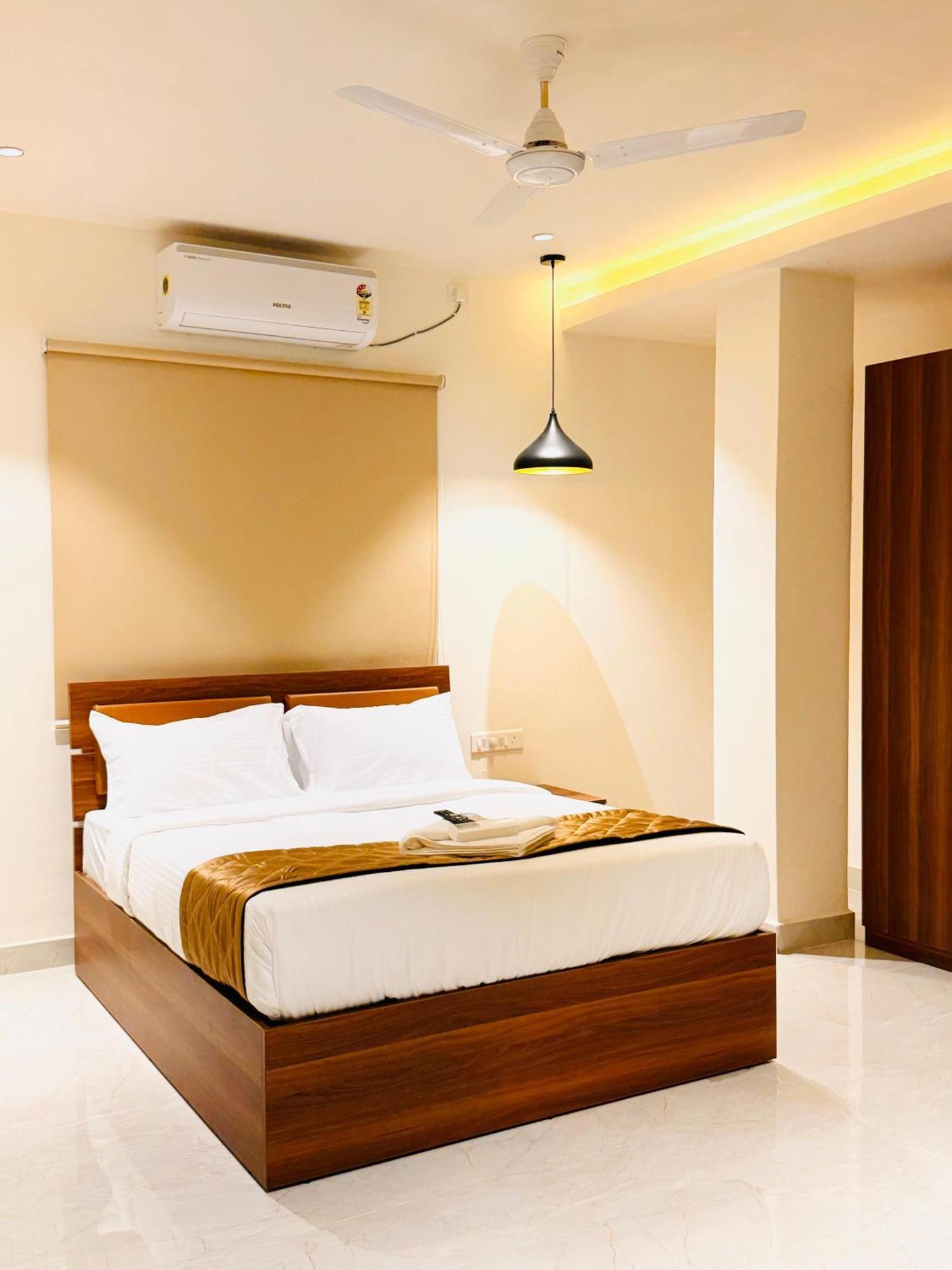 Hotel Star Avenue - Indiranagar Bangalore Esterno foto