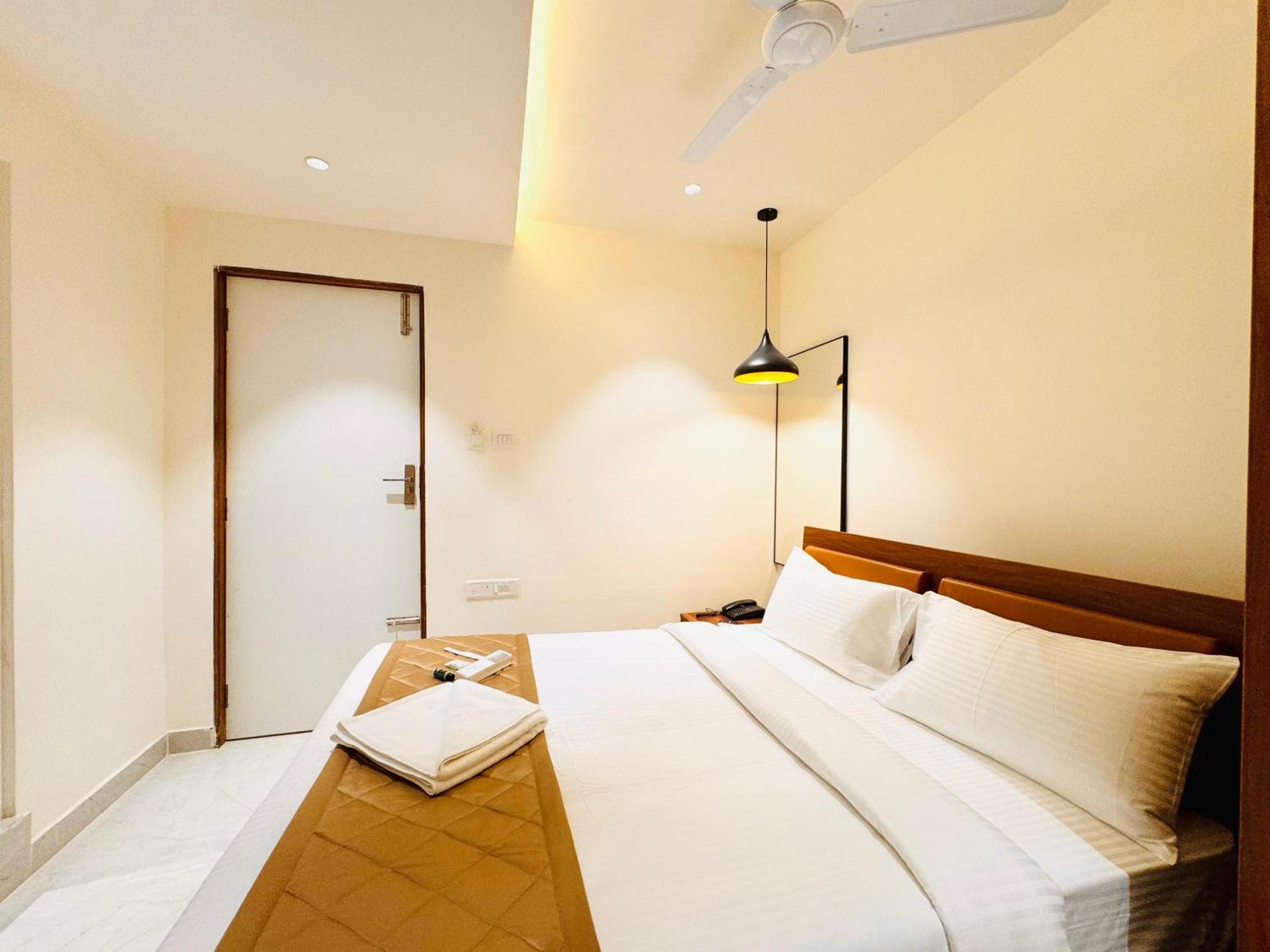 Hotel Star Avenue - Indiranagar Bangalore Esterno foto