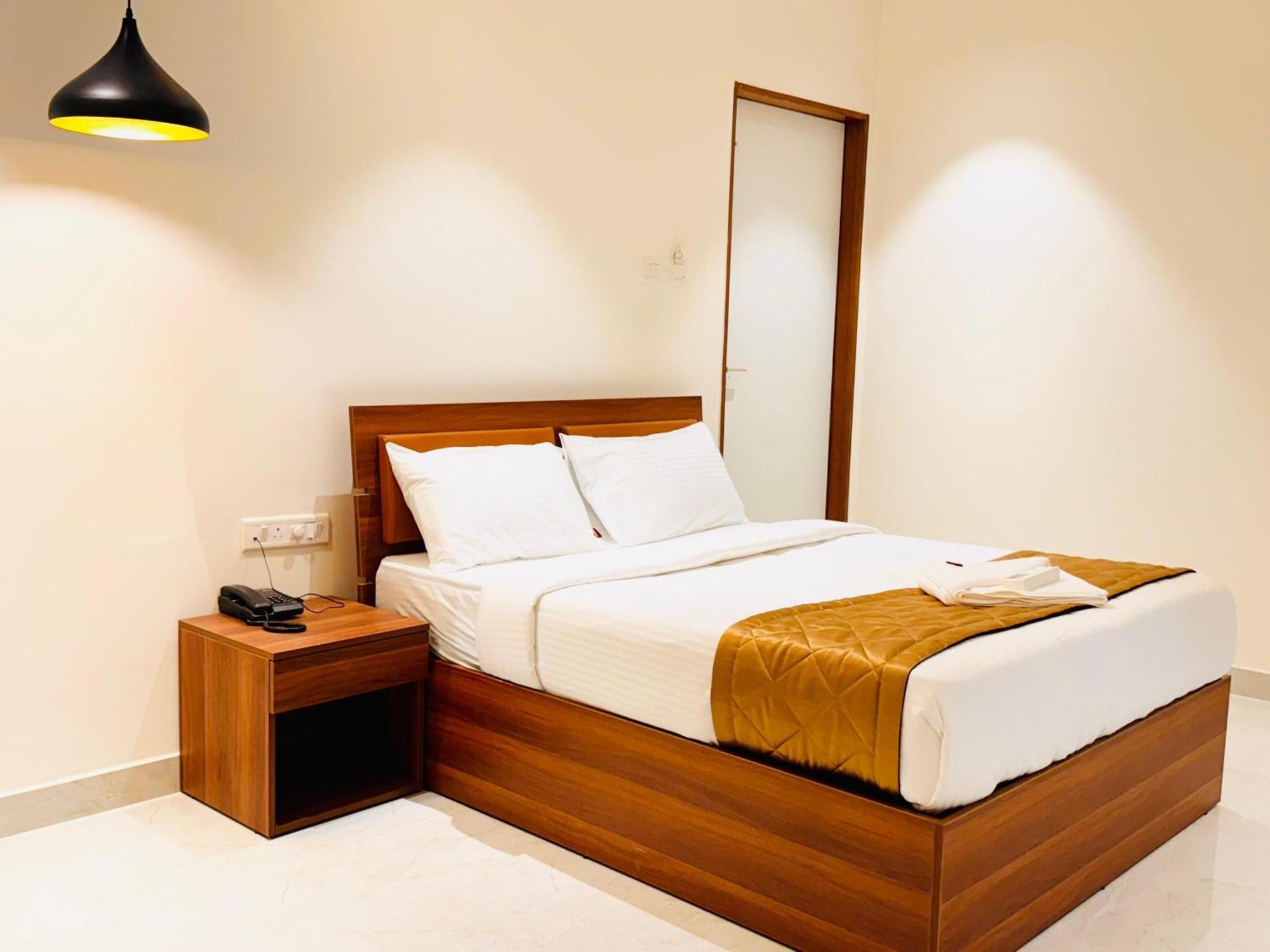 Hotel Star Avenue - Indiranagar Bangalore Esterno foto