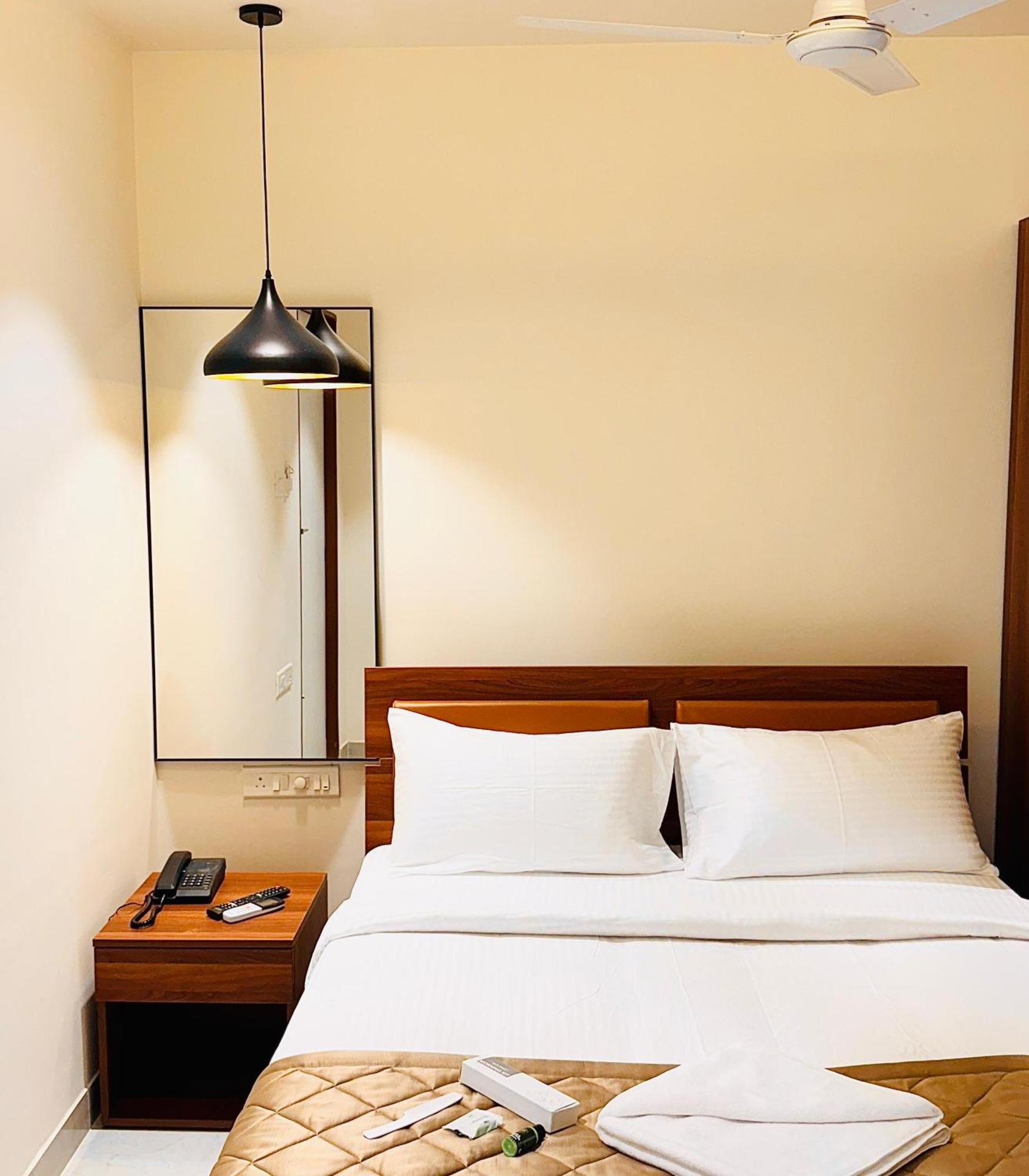 Hotel Star Avenue - Indiranagar Bangalore Esterno foto