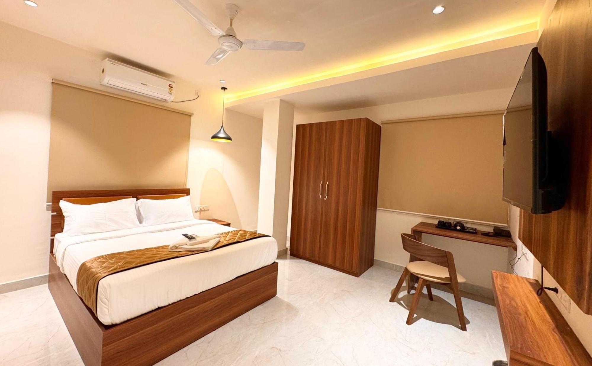 Hotel Star Avenue - Indiranagar Bangalore Esterno foto